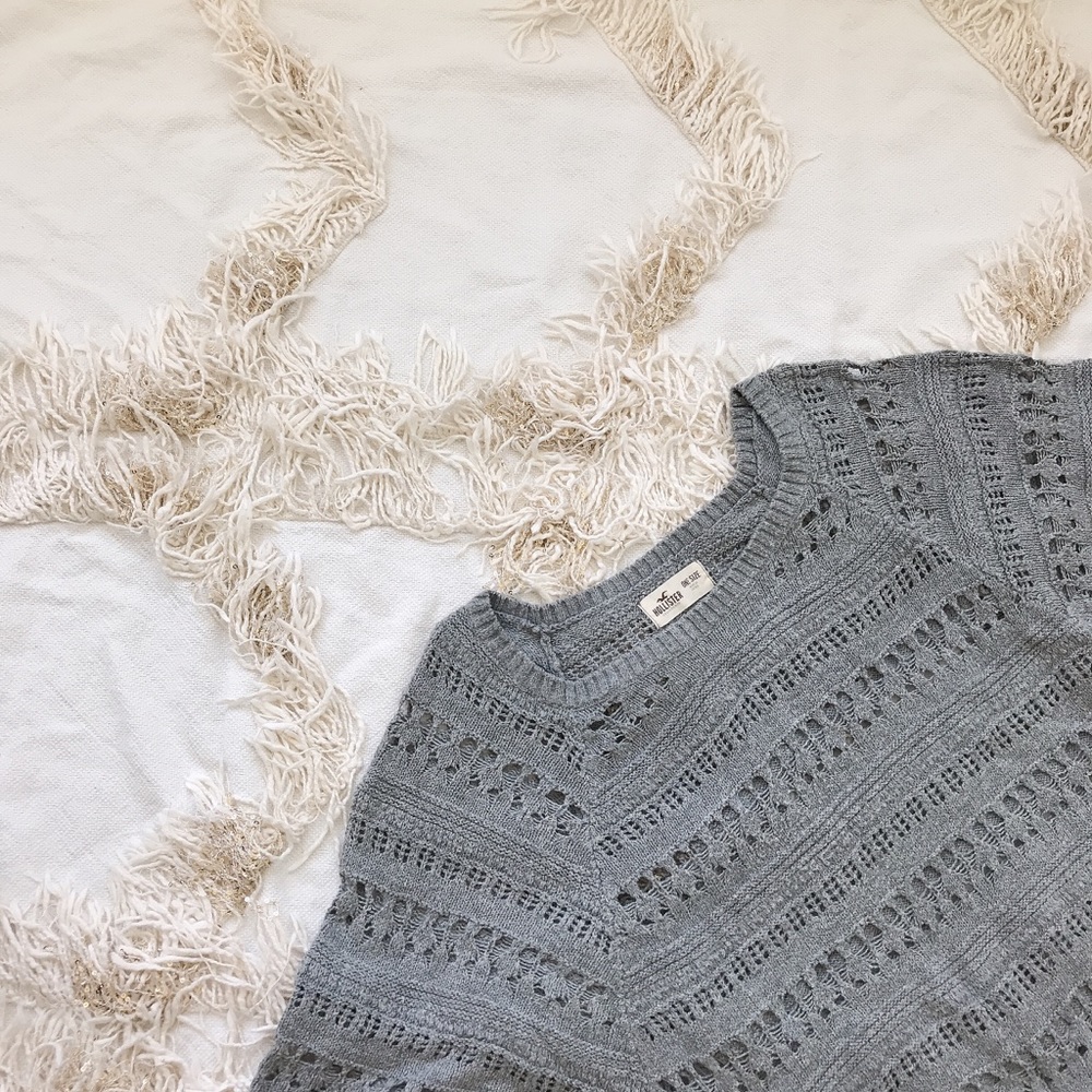 HOLLISTER Grey Knit Cropped style Poncho 💕💕